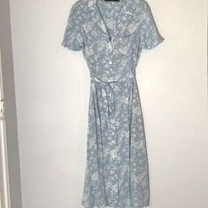 Beautiful long Ralph Lauren Spring Dress
(12.24.80EB)
